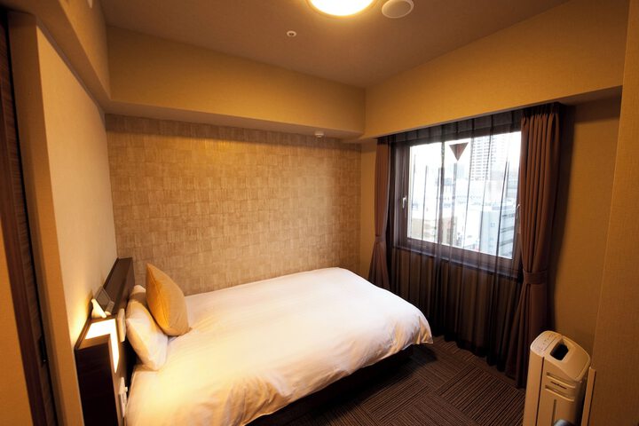 Room 28 of 76
