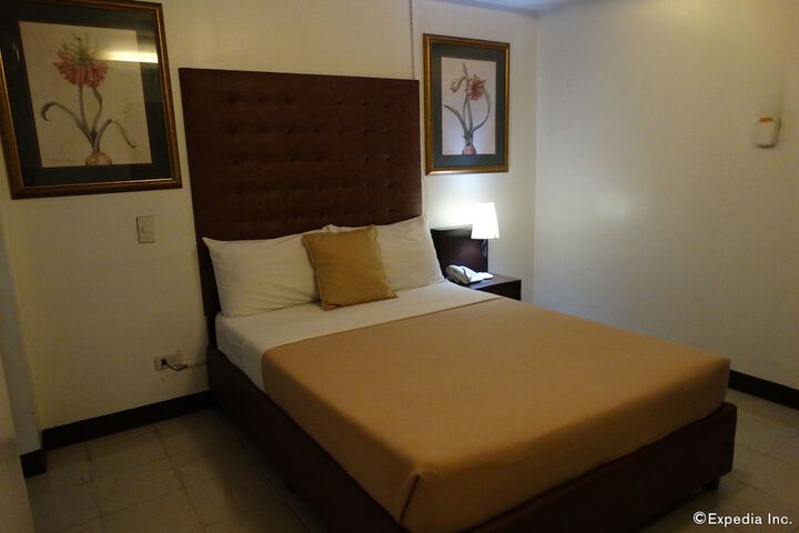 Room 13 of 37