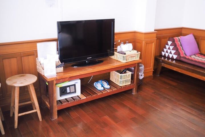 Room 12 of 66