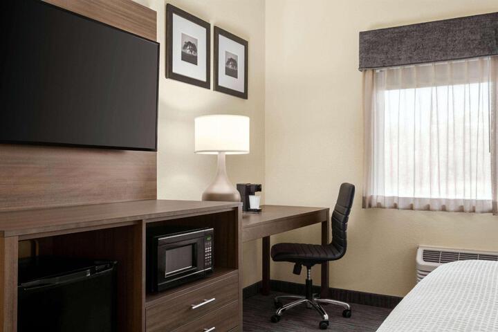 Room 6 of 30
