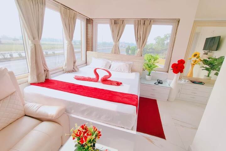 Room 3 of 18