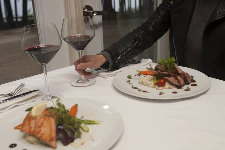 Dining 39 of 75