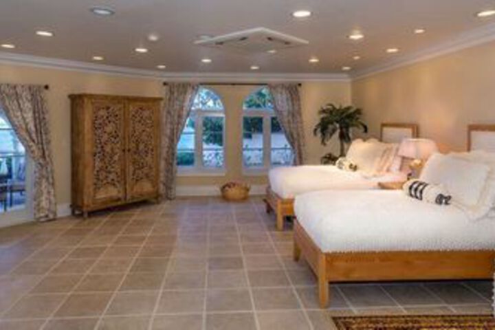 Room 12 of 29