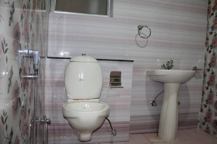 Room 11 of 27