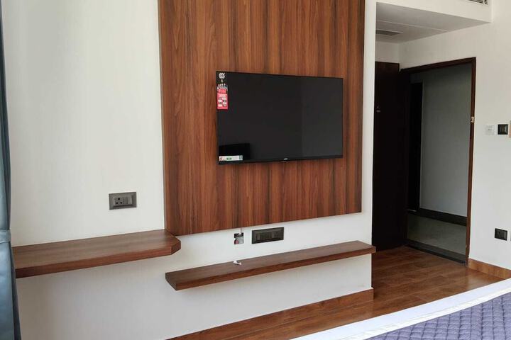 Room 14 of 33