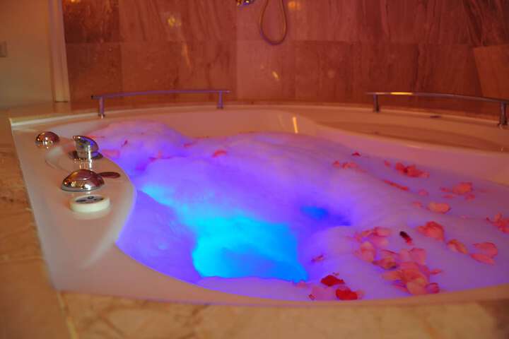 Jetted tub