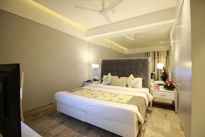 Room 12 of 51