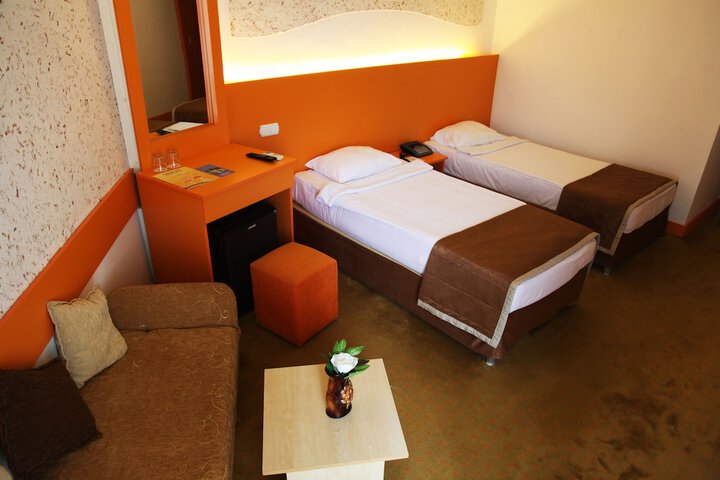 Room 3 of 27