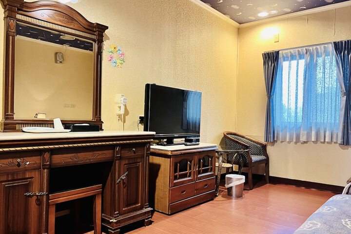 Room 8 of 25
