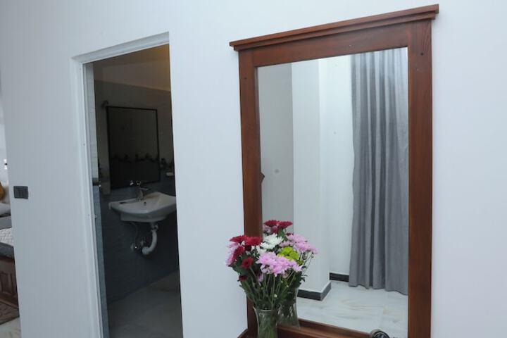 Room 33 of 116