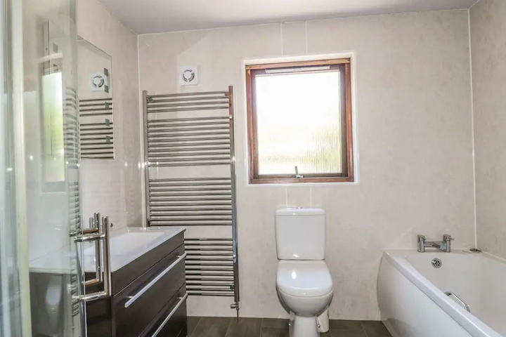 Room 6 of 14