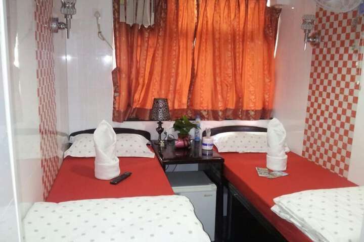 Room 6 of 33
