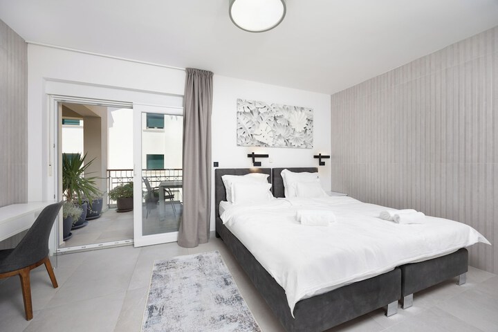 Room 35 of 169