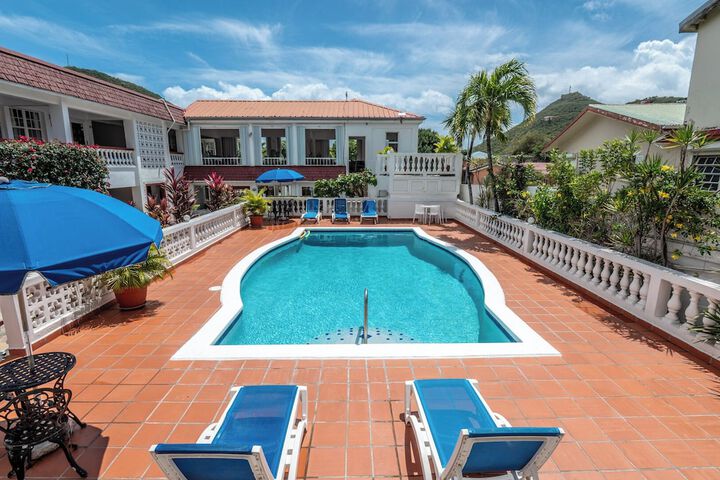 Hotel with Pool