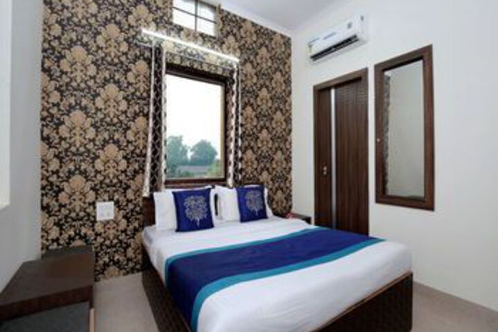 Room 3 of 22