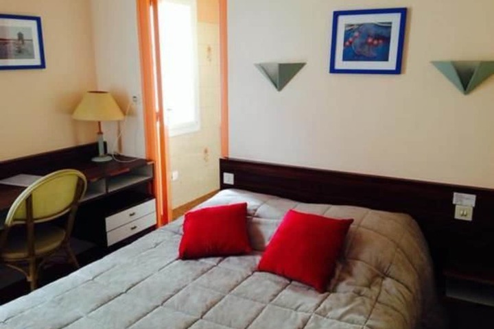 Room 5 of 40