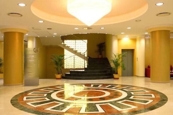 Hotel 2 of 98