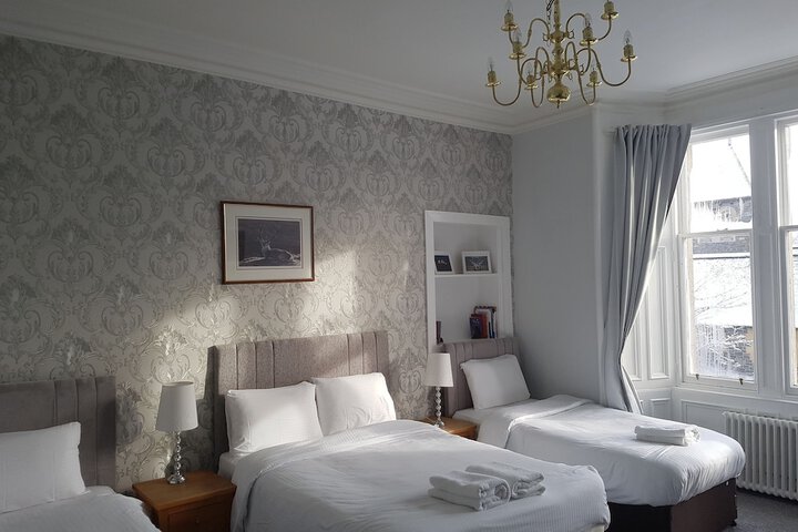 Room 6 of 32