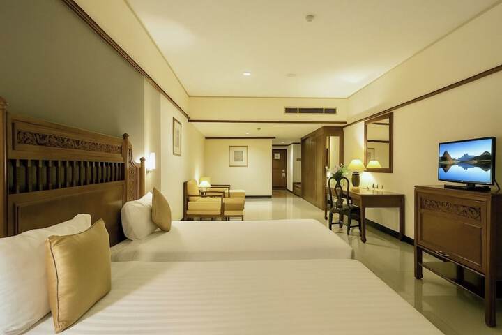Room 11 of 42