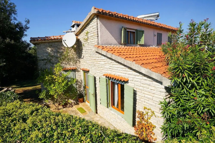 Charming Holiday Home in Banj With Private Terrace