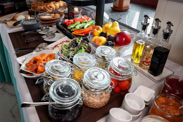 Dining 51 of 77