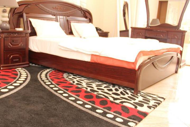 Room 2 of 6