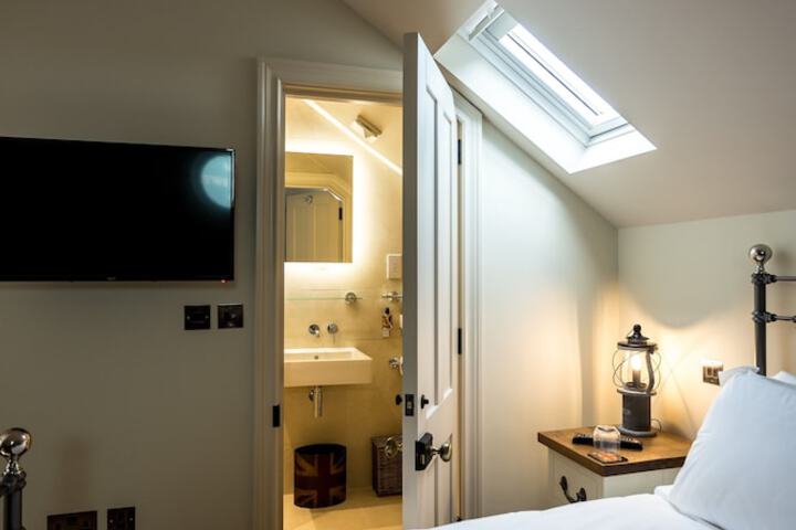 Room 11 of 24