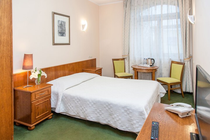 Room 6 of 31
