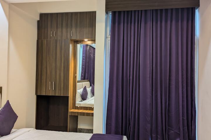 Room 7 of 16
