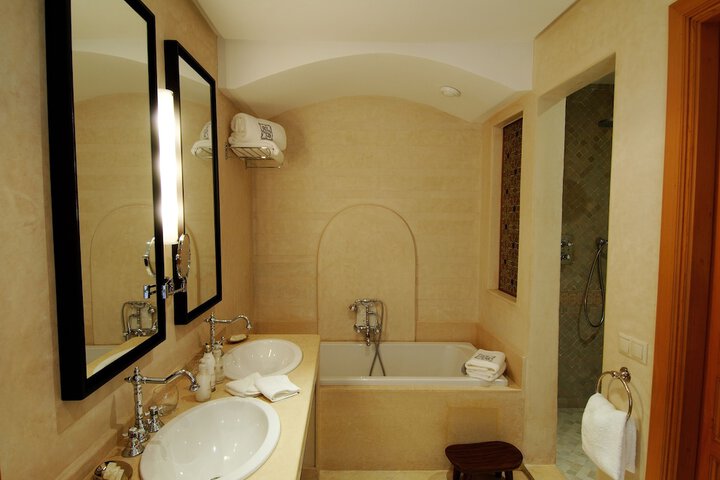 Room 30 of 65