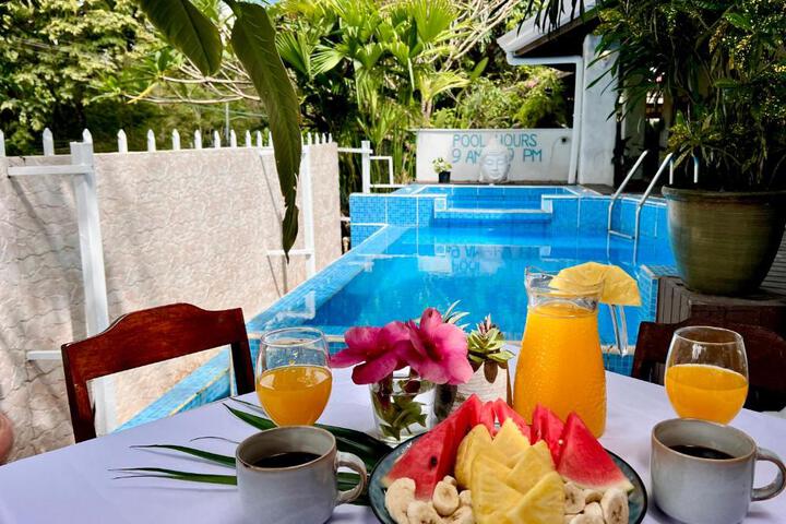 Kika Zaru Free MA Park Tour & Breakfast
