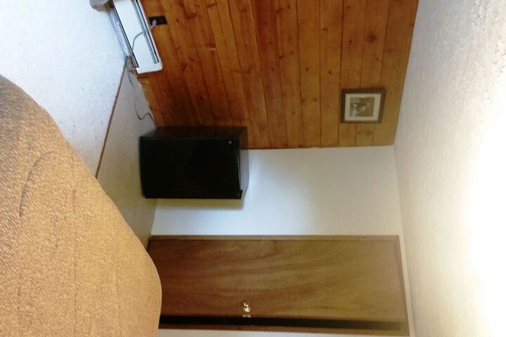 Room 6 of 7