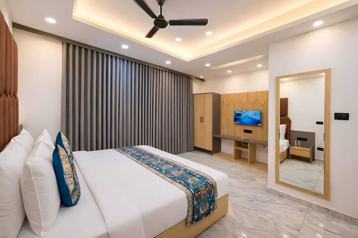 Room 13 of 27