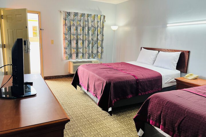 Room 33 of 74