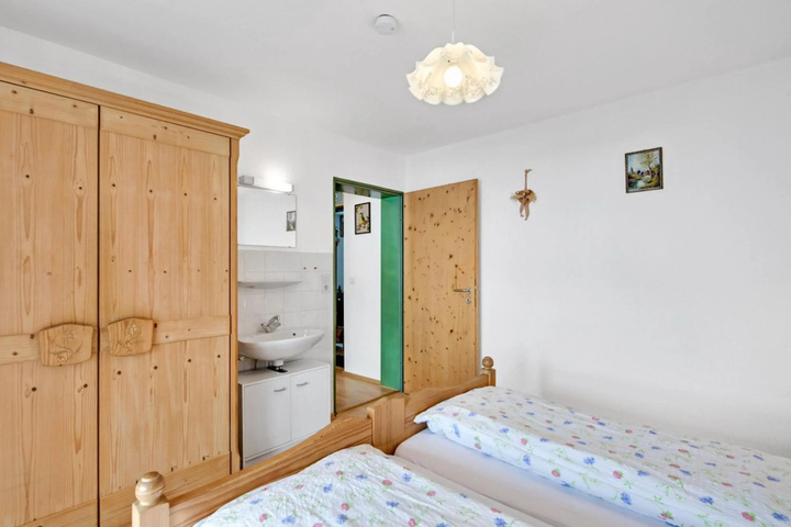 Room 3 of 15