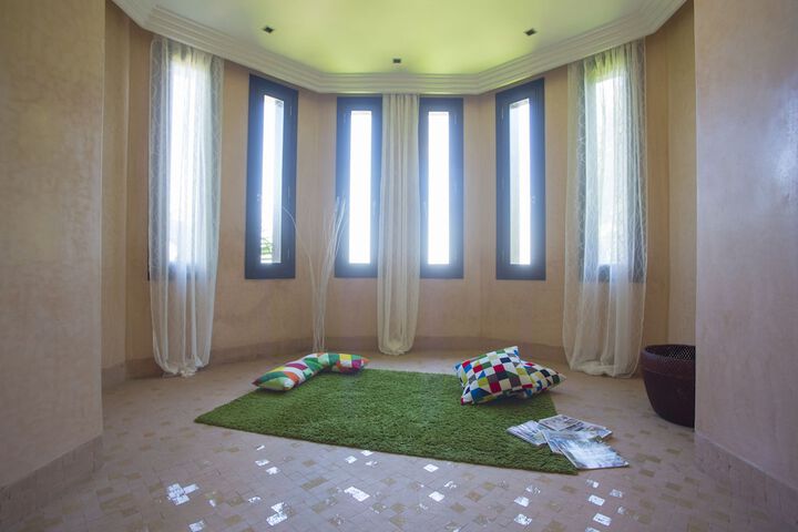 Room 8 of 14