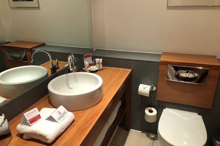 Room 11 of 40
