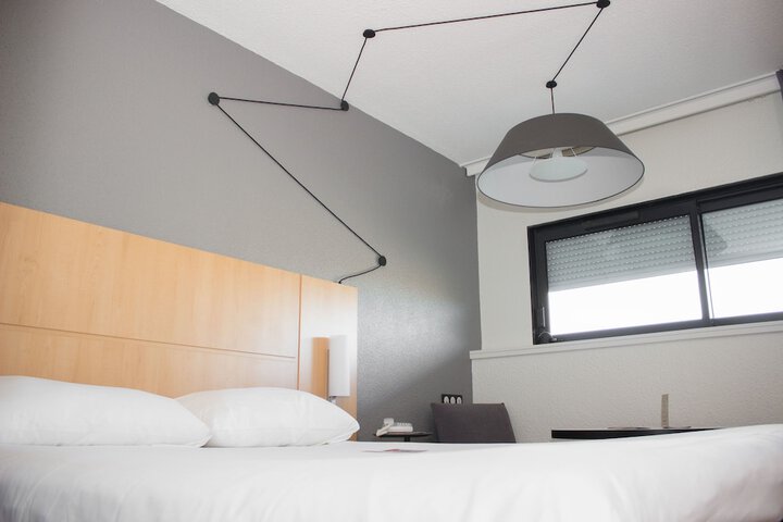 Room 10 of 78
