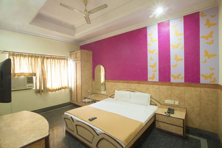 Room 4 of 5