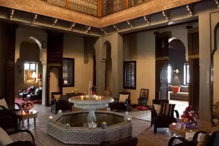 Dining 19 of 24