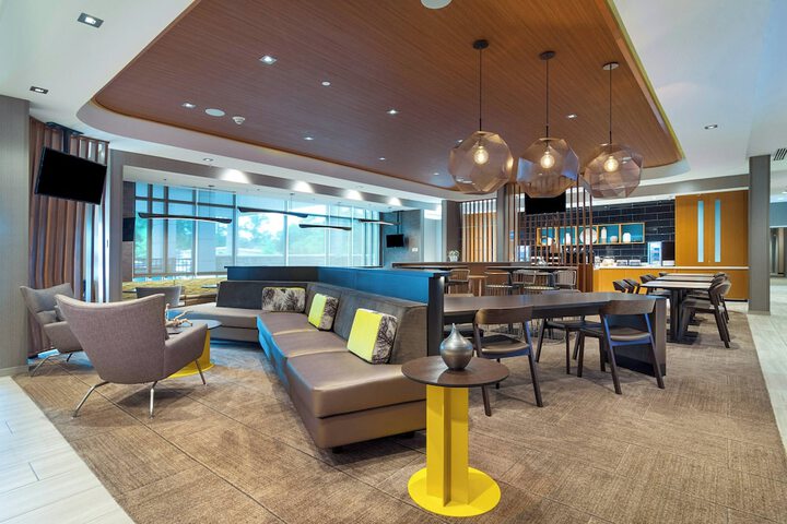 Lobby lounge