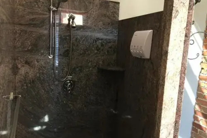 Room 8 of 16