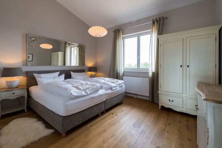 Room 6 of 7