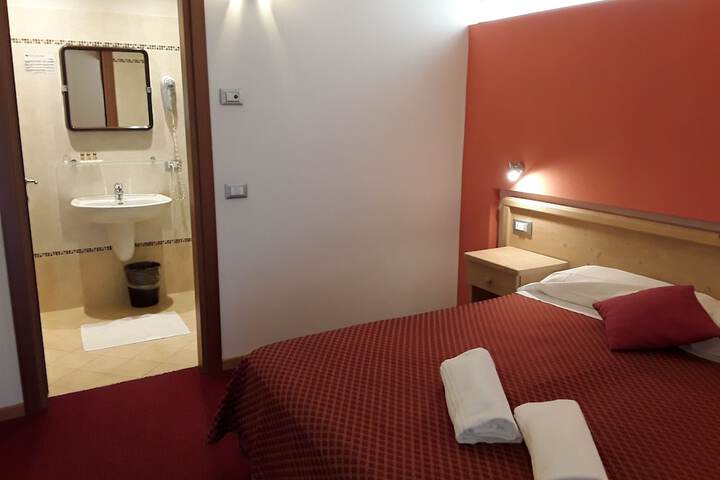 Room 16 of 50