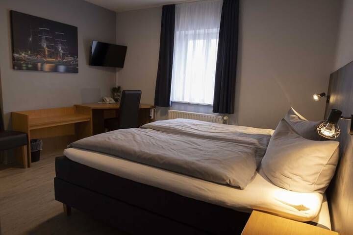 Room 7 of 33