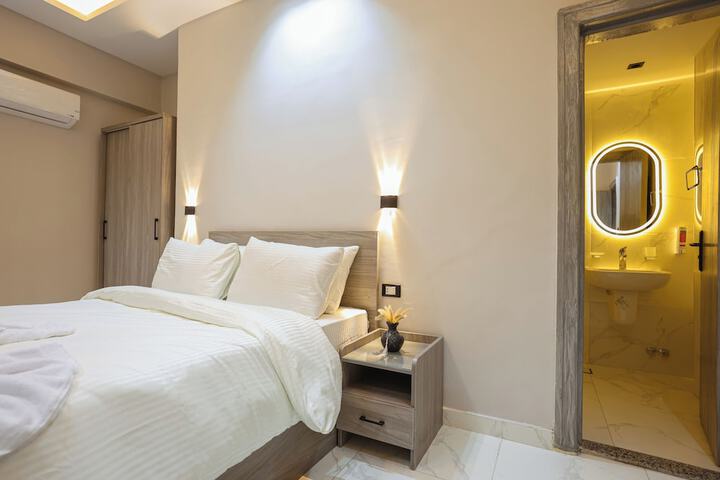 Room 6 of 33