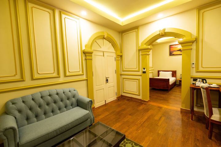 Room 8 of 28