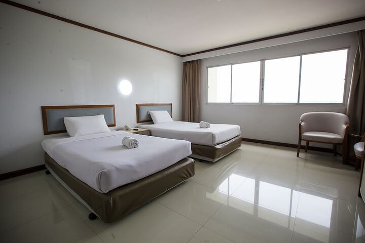 Room 45 of 143