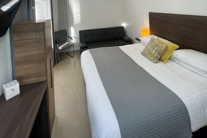 Room 13 of 27