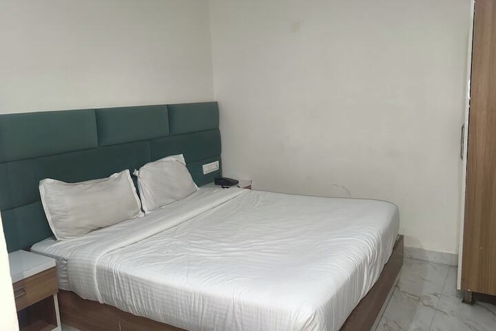 Room 15 of 36